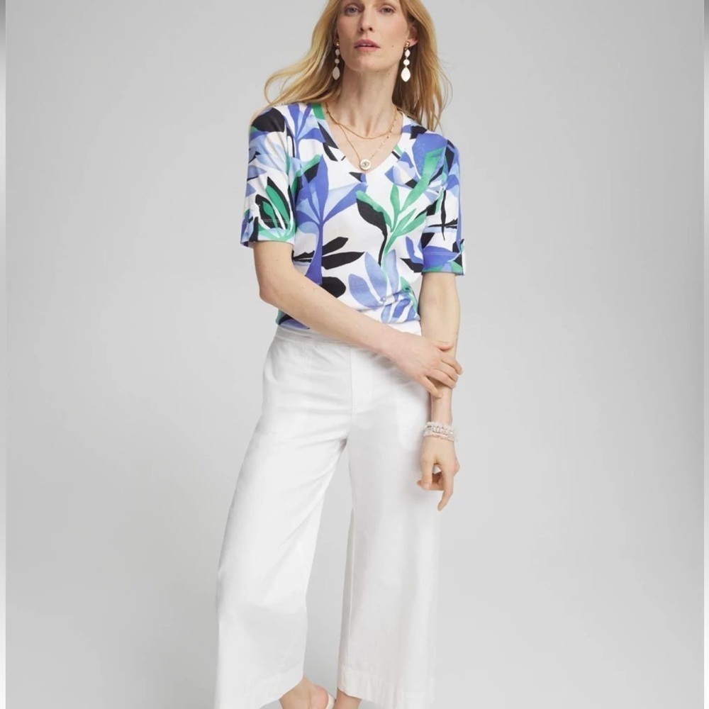 NWT Chico's Tropical Everyday V-neck Tee Size 3 (XL)